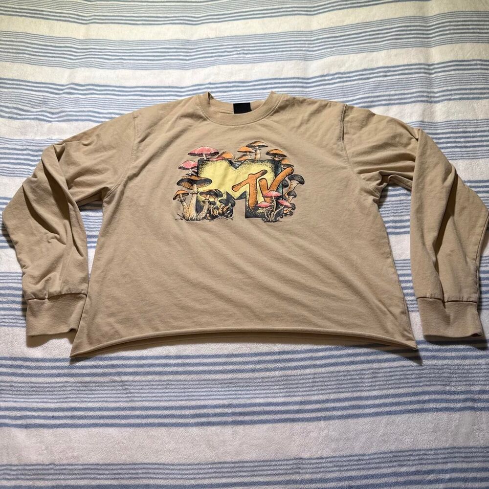 Mtv Women's Tan and Cream T-shirt